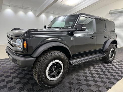 New 2025 Ford Bronco Outer Banks w/ Sasquatch Package AWD/4WD image 3