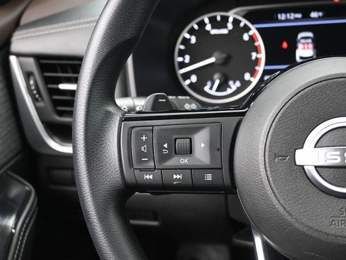 Used 2023 Nissan Rogue SV image 15