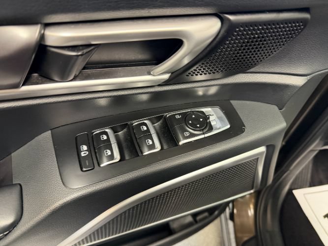 Used 2025 Kia Telluride S AWD/4WD image 11