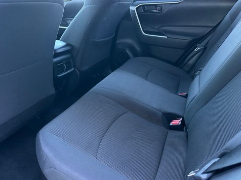 Used 2021 Toyota RAV4 LE AWD/4WD image 12