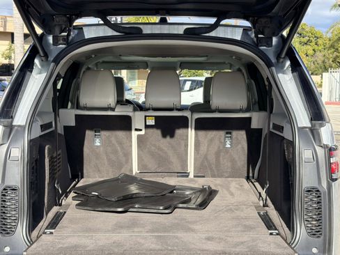 Used 2018 Land Rover Discovery HSE Luxury image 23