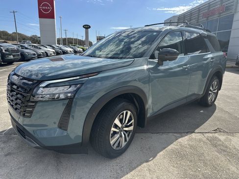 New 2026 Nissan Pathfinder SL image 4