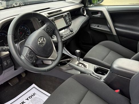 Used 2017 Toyota RAV4 XLE AWD/4WD image 3
