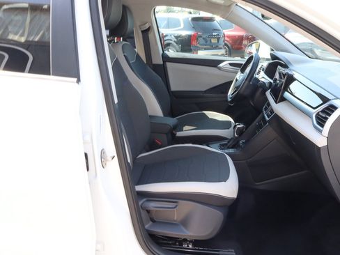 Used 2026 Volkswagen Taos SE FWD image 24