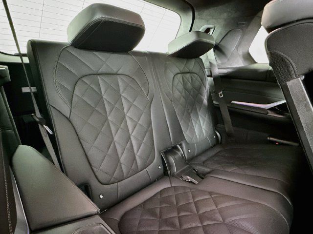 Used 2026 BMW X7 xDrive40i w/ M Sport Package AWD/4WD image 29