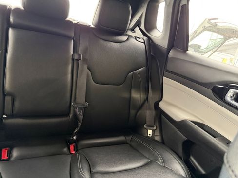 Used 2025 Jeep Compass Limited image 37