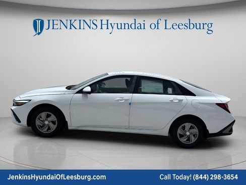 New 2026 Hyundai Elantra SE FWD image 9