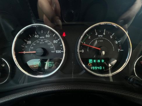 Used 2013 Jeep Wrangler Unlimited Rubicon w/ Connectivity Group AWD/4WD image 14