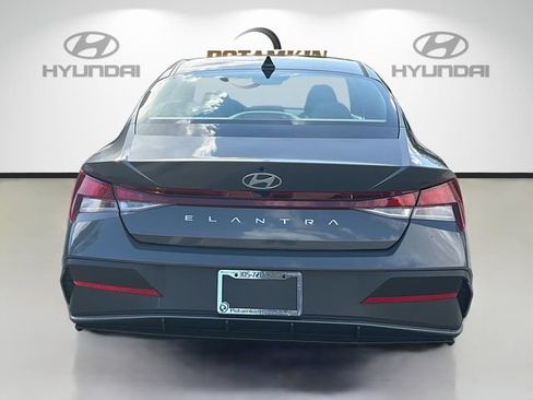 Certified 2026 Hyundai Elantra SE FWD image 6