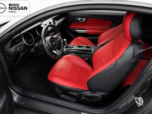 Used 2019 Ford Mustang Coupe RWD image 7