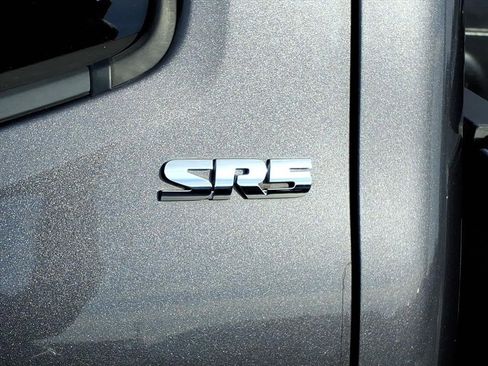 Used 2017 Toyota Tacoma SR5 image 9