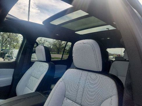 New 2026 Chevrolet Traverse High Country AWD/4WD image 9