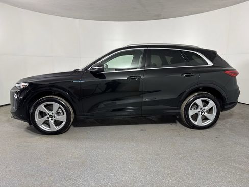 Used 2025 Audi Q5 Premium Plus w/ Premium Plus image 2
