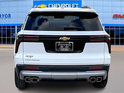 Used 2025 Chevrolet Traverse LT image 6