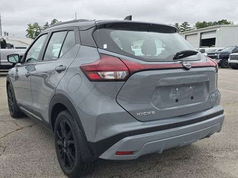 Used 2023 Nissan Kicks SR w/ SR Premium Package image 3