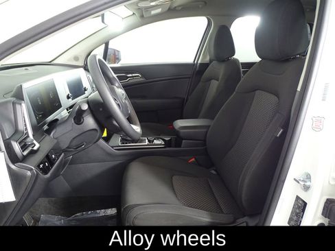 Used 2024 Kia Sportage LX image 10