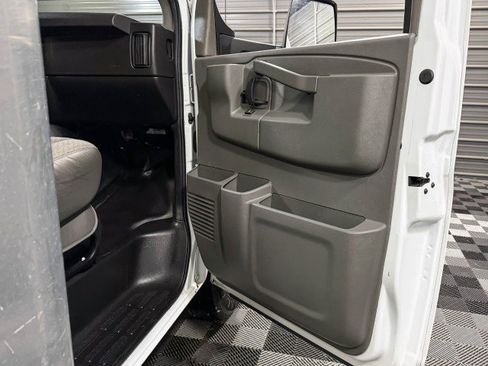 Used 2021 Chevrolet Express 3500 w/ Power Convenience Package image 29
