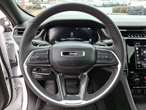 Used 2023 Jeep Grand Cherokee Altitude image 19