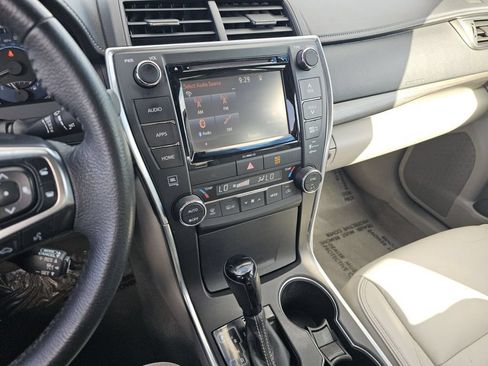 Used 2017 Toyota Camry XLE w/ Moonroof Package FWD image 32