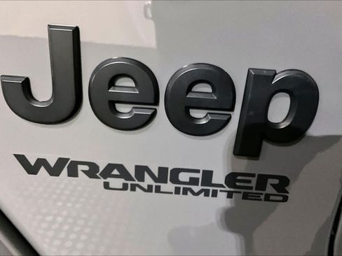 Used 2021 Jeep Wrangler Unlimited Sahara AWD/4WD image 31