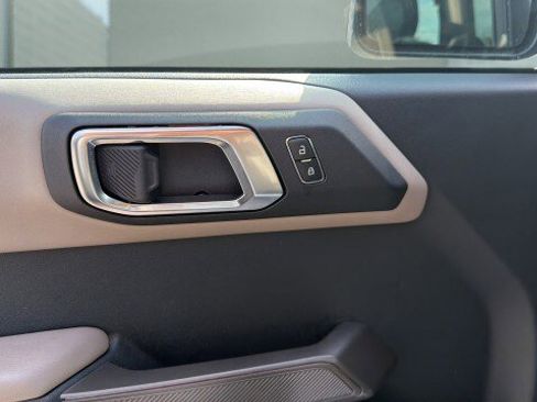 Used 2023 Ford Bronco Wildtrak image 22