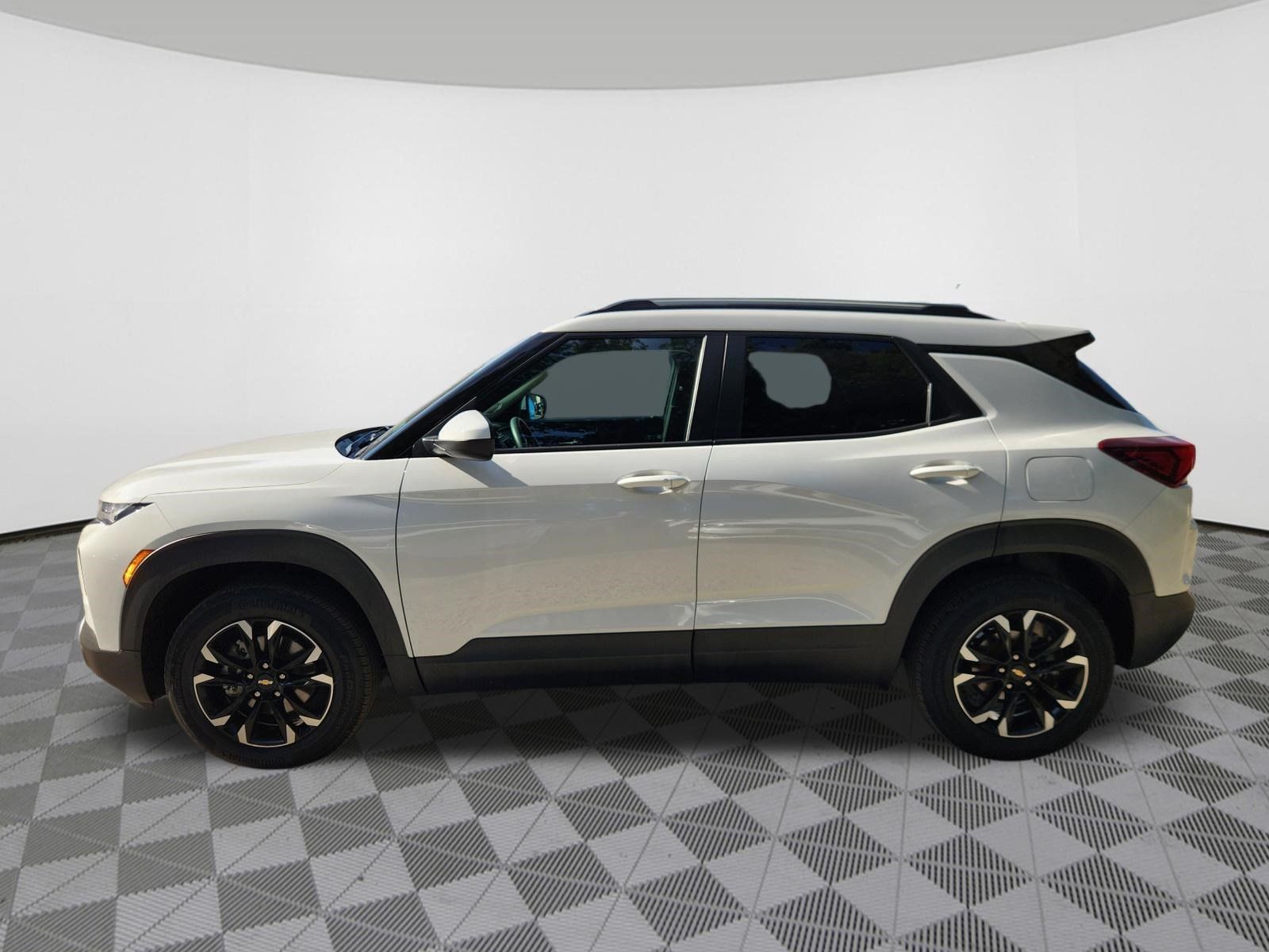 Used 2023 Chevrolet TrailBlazer LT AWD/4WD image 5