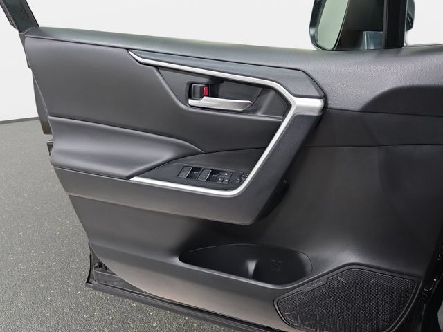 Certified 2025 Toyota RAV4 XLE AWD/4WD image 24