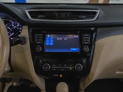 Used 2015 Nissan Rogue SL w/ SL Premium Package image 4