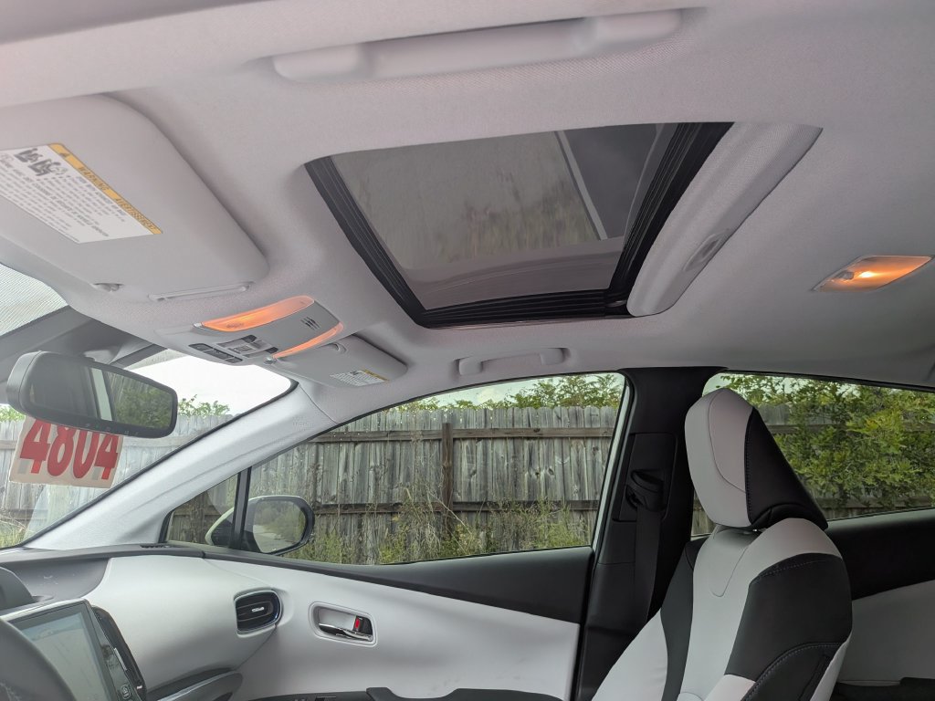 Used 2022 Toyota Prius Limited w/ Premium Convenience Package FWD image 28