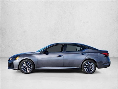 Used 2024 Nissan Altima 2.5 SV image 8