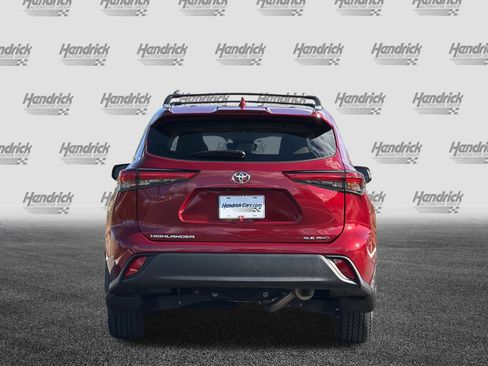 Used 2022 Toyota Highlander XLE image 6