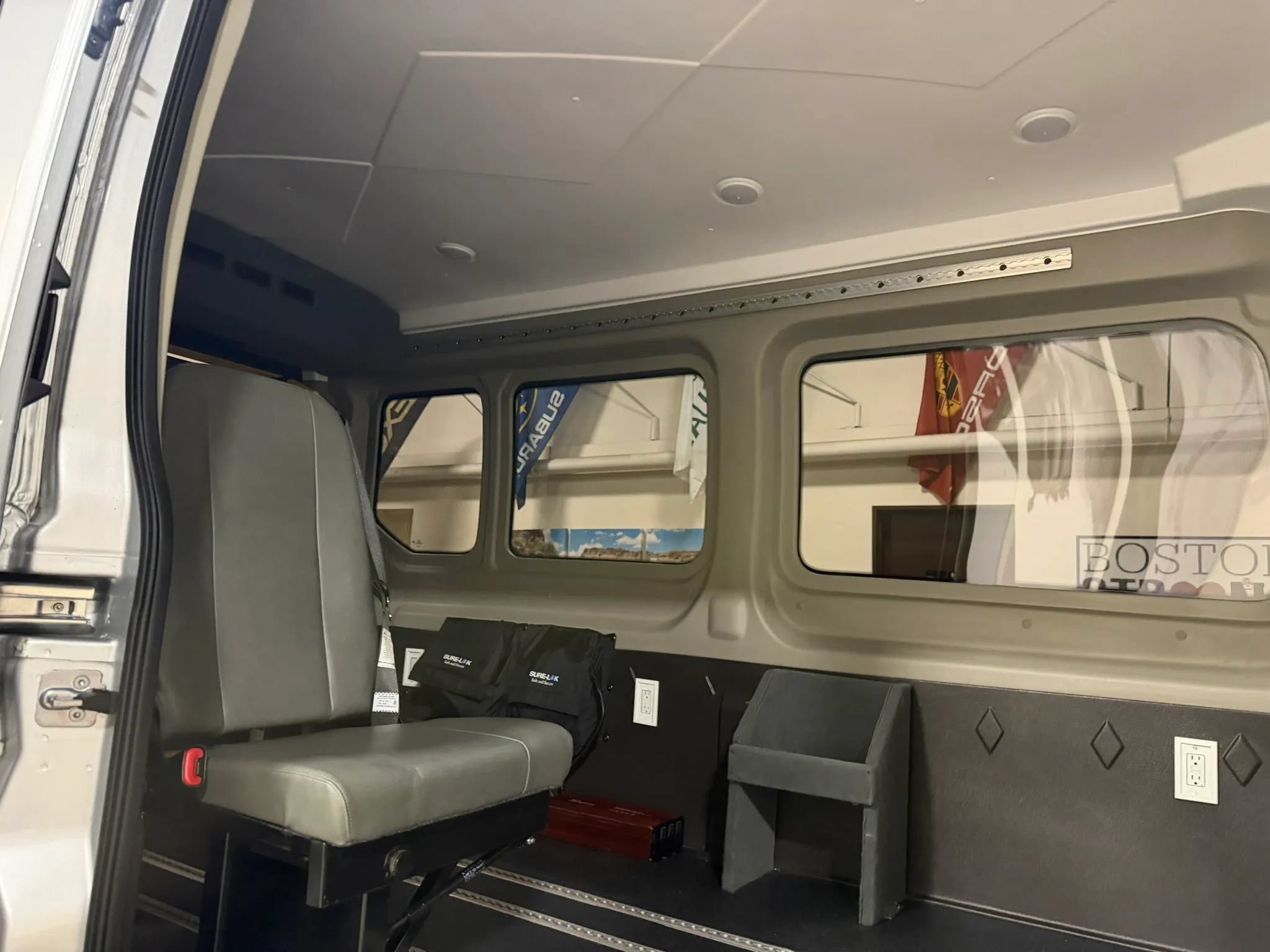 Used 2019 Ford Transit 250 148 Medium Roof RWD image 25