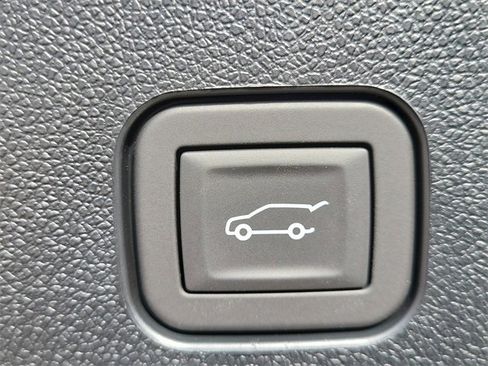 New 2026 Chevrolet Equinox EV RS image 8