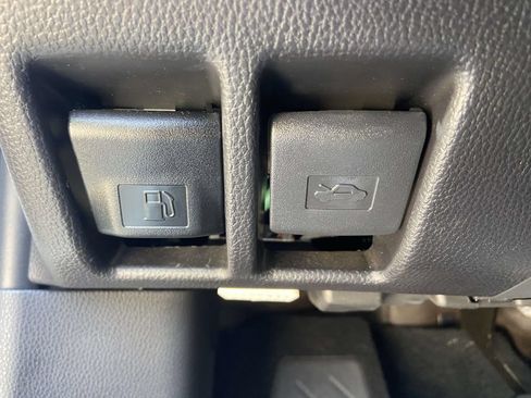 Used 2025 Toyota RAV4 XLE FWD image 24