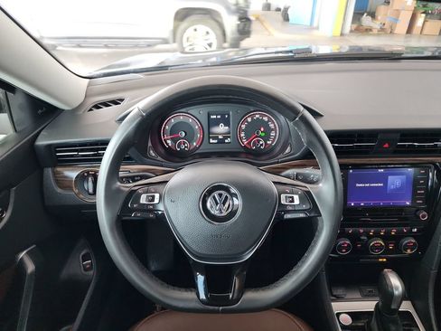 Used 2022 Volkswagen Passat 2.0T FWD image 18