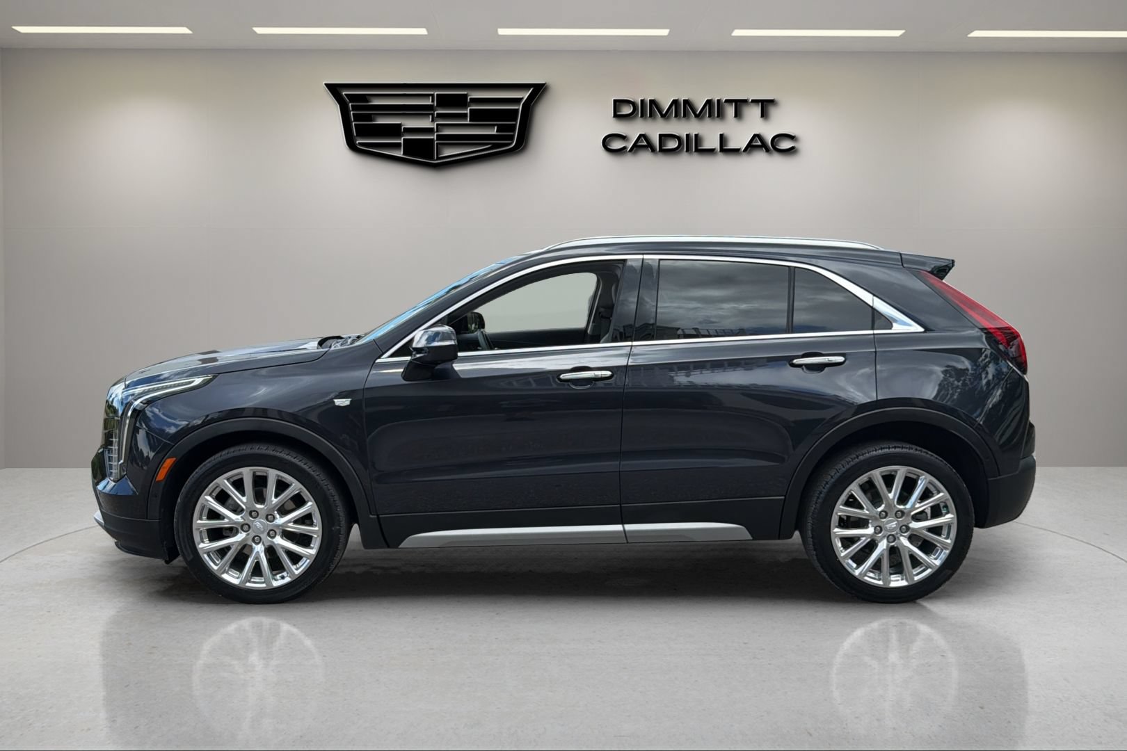 Certified 2023 Cadillac XT4 Premium Luxury w/ Technology Package FWD image 2