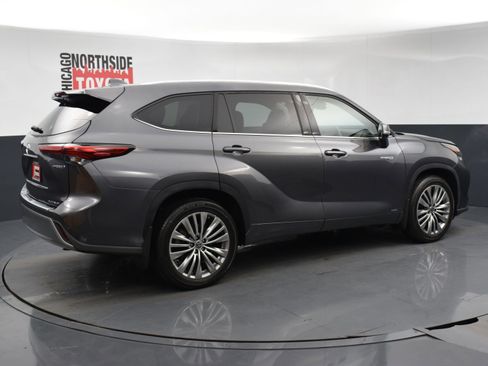 Used 2021 Toyota Highlander Platinum image 4