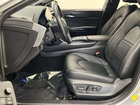 Used 2022 Toyota Avalon Limited image 11