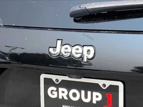 Certified 2020 Jeep Cherokee Limited w/ Technology Group FWD image 27