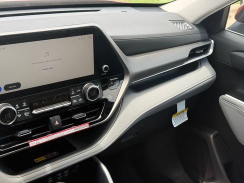 New 2026 Toyota Highlander XLE AWD/4WD image 21