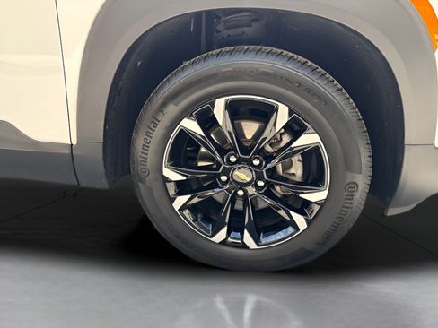 Used 2023 Chevrolet TrailBlazer LT AWD/4WD image 2