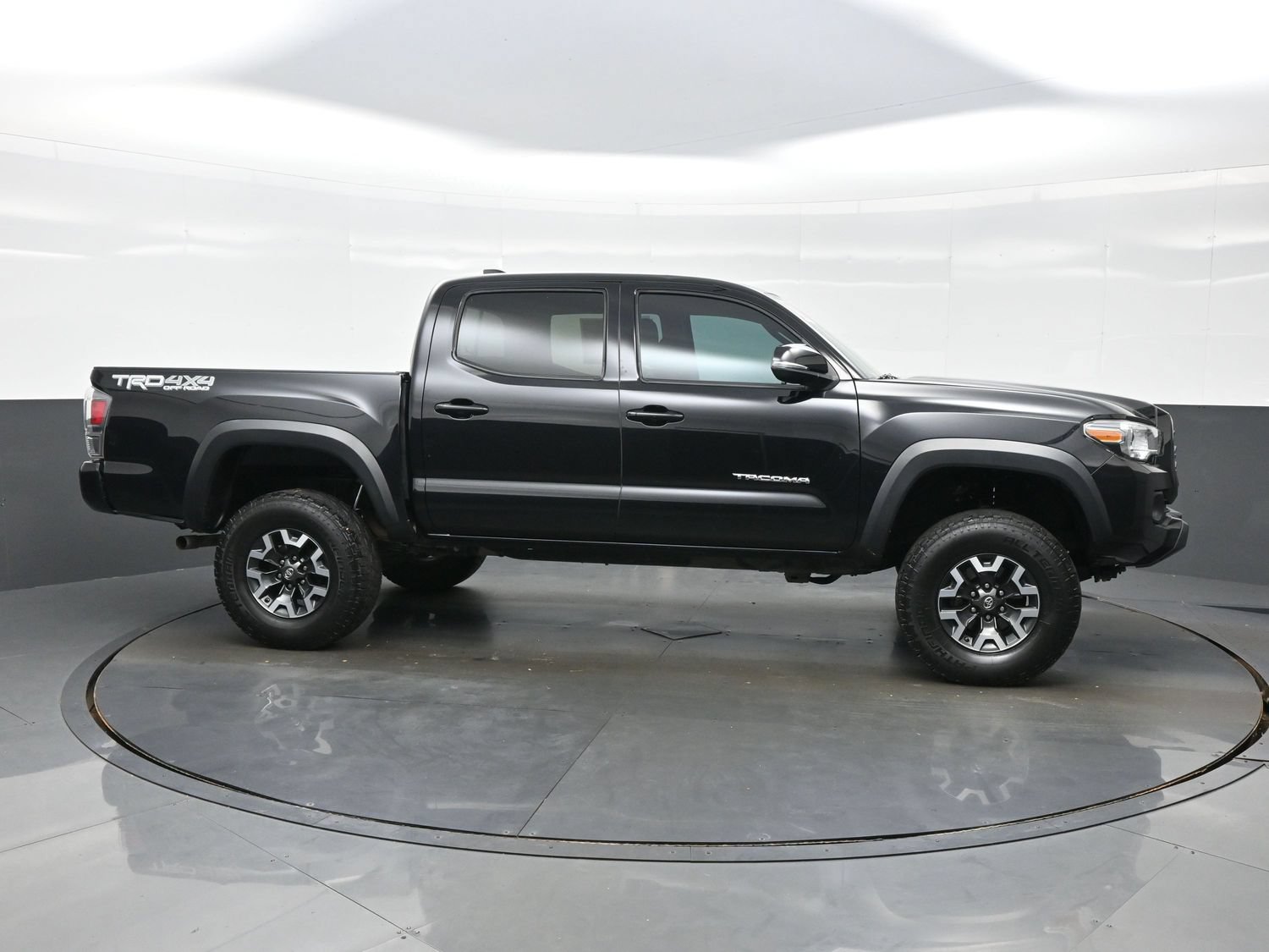 Used 2020 Toyota Tacoma TRD Off-Road w/ Technology Package AWD/4WD image 7