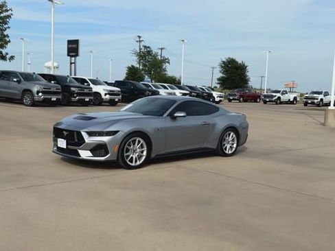 Used 2025 Ford Mustang GT Premium RWD image 4