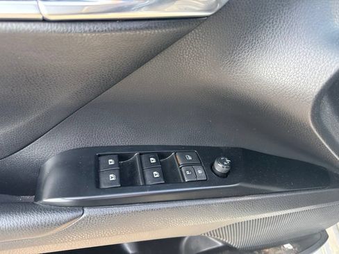 Used 2020 Toyota Camry SE FWD image 8