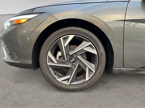 Used 2025 Hyundai Elantra Limited image 15
