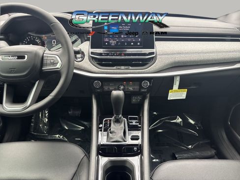 New 2026 Jeep Compass Latitude image 9