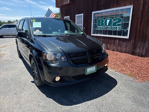 Used 2015 Dodge Grand Caravan SXT FWD image 2