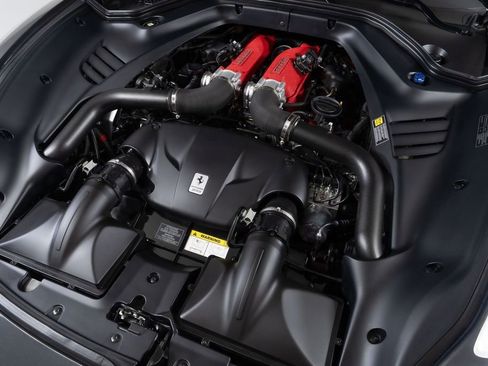 Used 2015 Ferrari California T RWD image 10