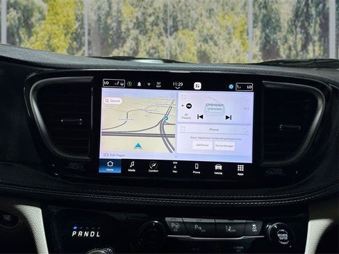 Used 2023 Chrysler Pacifica Touring-L w/ Uconnect Theater Family Group FWD image 16