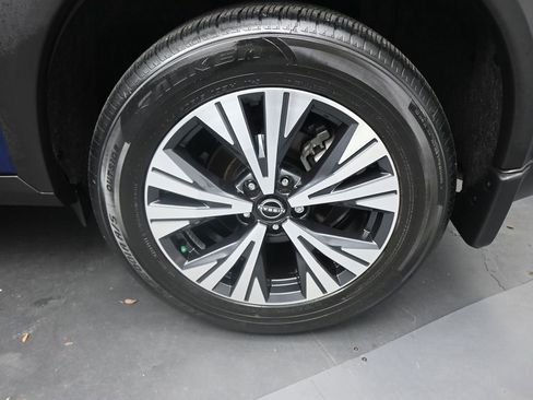 Used 2022 Nissan Rogue SV image 26